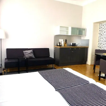 7 Rooms Mtp Poznan Exterior photo